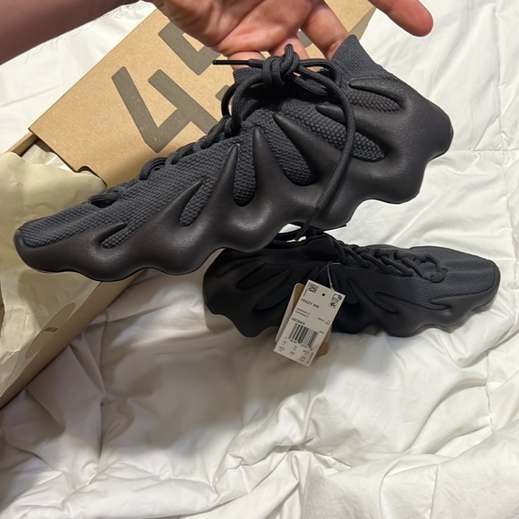 Yeezy Adidas - Picture 3 of 4